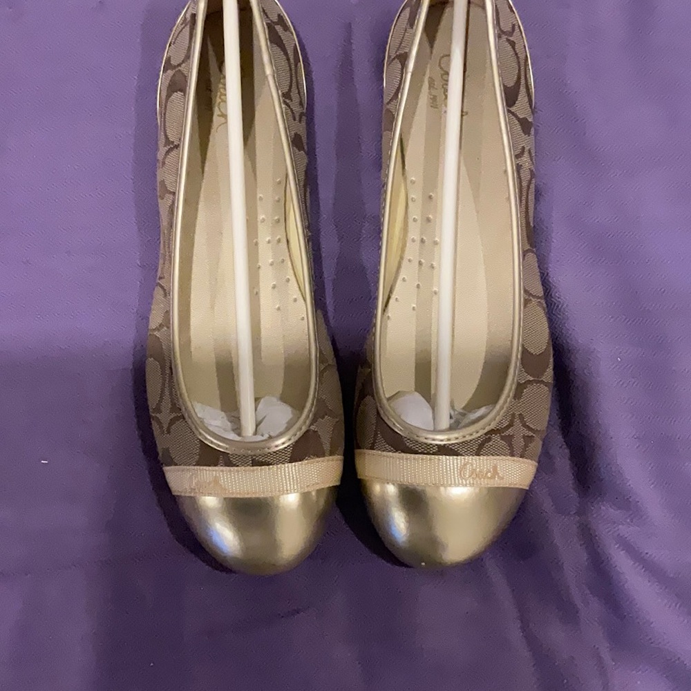 Coach Signature Khaki/Gold Loafers Size 8.5